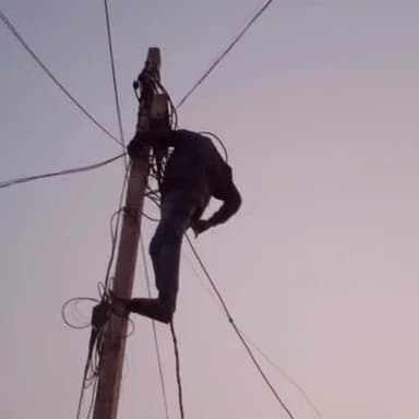 सोनपुर: विद्युत विभाग ने सबलपुर,कल्याणपुर में छापामारी कर 40 उपभोक्ताओं को विद्युत बकाया राशि रखने के आरोप में विधुत की विच्छेद