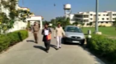 धौलाना: पिलखुवा क्षेत्र निवासी नाबालिग युवती के अपहरण का एक युवक पर लगा आरोप, 15 दिनों के बाद भी नहीं लगा सुराग