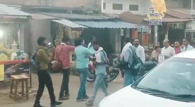 भदोही: चौरी बाजार में लोगों ने कैंडल मार्च निकालकर भोजपुरी फिल्म अभिनेत्री आकांक्षा दुबे को दी श्रद्धांजलि