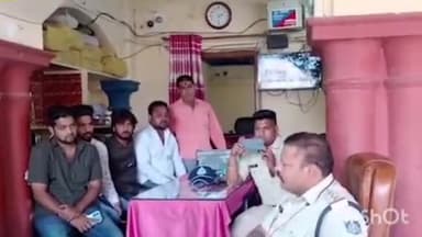 रतलाम नगर: आगामी त्योहारों को लेकर दीनदयाल नगर थाना प्रभारी ने लोगों के बीच पहुंचकर किया संवाद