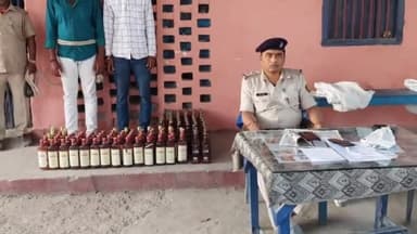 अररिया: बैरगाछी पेट्रोल पंप के समीप एक लग्जरी कार से 103 लीटर विदेश शराब हुई बरामद, दो कारोबारियों को भी पुलिस ने किया गिरफ्तार