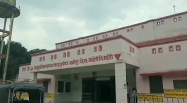 भदोही: सामुदायिक स्वास्थ्य केंद्र भानीपुर में समय से नहीं बैठते चिकित्सक, बिना दिखाए ही वापस हुए मरीज