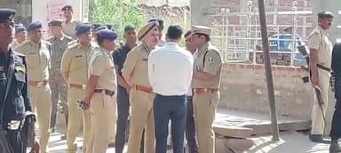 बिहार के डीजीपी आरएस भट्टी ने सासाराम का किया दौरा अधिकारियों के साथ की समीक्षा बैठक हिंसा प्रभावित इलाकों का लिया जायजा