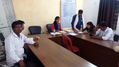 जमुई: प्रखंड कार्यालय में सामाजिक सुरक्षा पेंशन भुगतान से वंचित पेंशन धारियों के लिए लगाया गया विशेष शिविर