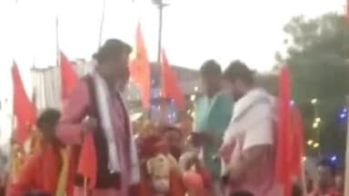 मांडू: श्री श्री 1008 श्री हनुमंत महायज्ञ के दूसरे दिन हनुमान जी की प्रतिमा के साथ श्रद्धालुओं ने तोपा क्षेत्र में किया भ्रमण