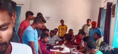 दारू: दारू प्रखंडवासियों ने पेश की मानवता की मिसाल, पीड़ित परिवार को दो लाख रुपैये की आर्थिक मदद किया