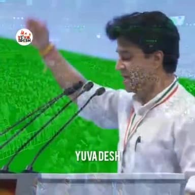 काश इनकी 'गिरेवान' होती तो झांक लेते,
अगर 'गर्दन' होती तो कटने से बचा लेते..!

श्रीअंत सिंधिया, कम से कम आप कांग्रेस के असली कार्यकर्ताओं को ज्ञान मत ही दीजिये 🙏