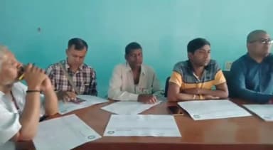 हरलाखी: पांच दिवसीय जाति आधारित जनगणना को लेकर हरलाखी के प्रशिक्षण भवन में प्रगणक एवं पर्यवेक्षकों को दिया जा रहा प्रशिक्षण