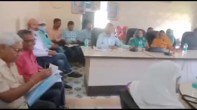 केवटी रनवे: केवटी प्रखंड सभागार में पंचायत समिति की हुई बैठक, कई मुद्दों पर किया चर्चा। आयोजित बैठक प्रखंड प्रमुख सोनी देवी की अध्यक