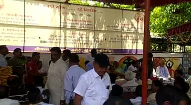 राष्ट्रीय स्वयंसेवक संघ का  नरसिंगगर्जना जिला नरसिंहपुर में विशाल पथ संचलन का आयोजन हो रहा है जिसमें जगह जगह चौपाल के माध्यम से सूचना प्रचार किया जा रहा है यह चौपाल में नरसिंहपुर विधायक जालम सिंह जी पटेल मुन्ना भैया उपस्थित रहे