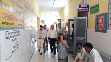 तिलहर: तिलहर नगर के सामुदायिक स्वास्थ्य केंद्र का लखनऊ से आए डॉ सलमान ने किया औचक निरीक्षण।