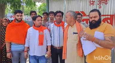 बुलंदशहर: भ्रष्टाचार और घूसखोरी को लेकर स्वयं सहायता समूह की महिलाओं व शिवसेना ने किया धरना प्रदर्शन, डीएम को सौंपा ज्ञापन