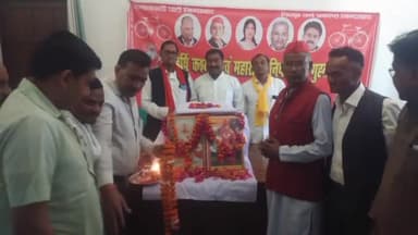 कन्नौज: तिर्वा रोड स्थित समाजवादी पार्टी कार्यालय पर मनाई गई निषादराज और महर्षि कश्यप की जयंती