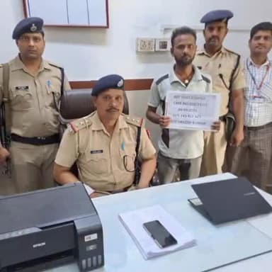 सोनपुर: सीएससी केंद्र छतर छपरा में छपमारी कर 19 अवैध रेल टिकट के साथ एक युवक को पुलिस ने गिरफ्तार कर न्यायालय को किया सुपुर्त