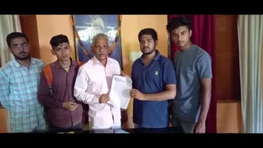 बेगूसराय: रिजल्ट में गड़बड़ी को लेकर आइसा कार्यकर्ताओं ने जीडी कॉलेज में किया प्रदर्शन, प्राचार्य डॉ. राम अवधेश को सौंपा ज्ञापन