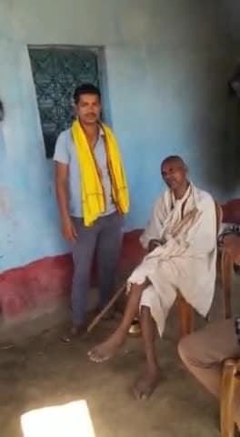 ग्राम ग्राम शेरपुर निवासी लखन पासवान के पत्नी आस्मिक मृत्यु हो गई खबर सुनते ही वार्ड सदस्य  धर्मेंद्र  ने 1000 मदद किए