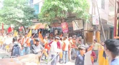 गाज़ियाबाद: वैशाली क्षेत्र में प्राचीन शिव मंदिर से सकुशल संपन्न हुई हनुमान जयंती शोभायात्रा, भारी पुलिस बल मौके पर रहा मौजूद