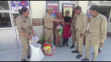 मुरादाबाद: मसीहा बनी थाना मुंडा पांडे पुलिस, गरीब परिवार को 1 महीने का राशन देखकर की मदद