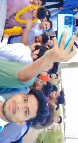 1 April ko amit bhai ka birthday tha
Bahujan Samaj party ke Neta Hue Shamil aur unke doston Ne Milkar Banaya Unka bhind