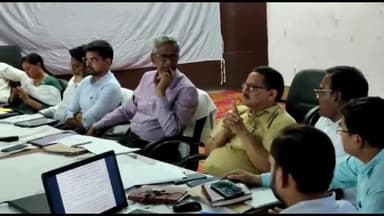 मुरादाबाद: नगरीय निकाय चुनाव को शांतिपूर्ण तरीके से संपन्न कराने के लिए पंचायत भवन में आरओ व एआरओ का प्रशिक्षण हुआ संपन्न