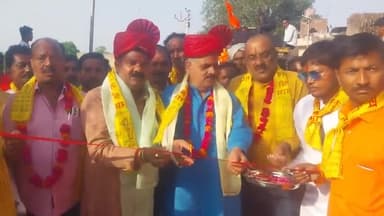 जलेसर: शहनौआ में विधायक संजीव दिवाकर व चेयरमैन महेश पाल सिंह ने पारंपरिक मेला का किया शुभारंभ.