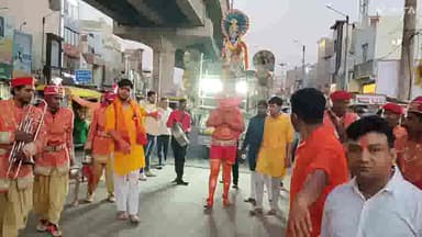 बहादुरगढ़: शहर के किला मोहल्ला स्थित संकट मोचन शिव हनुमान मंदिर के द्वारा निकली गई शोभायात्रा