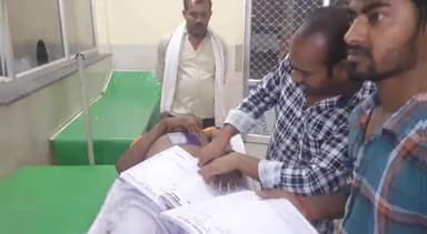 घाटमपुर: सजेती थाना क्षेत्र के निबिया खेड़ा गांव के पास ई-रिक्शा ने बाइक में मारी टक्कर, बाइक सवार घायल