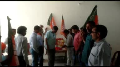 कटकमदाग: नगर स्थित विधायक सेवा केंद्र में भाजपा नेताओं ने मनाया पार्टी का स्थापना दिवस