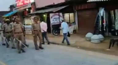 बस्ती: लालगंज थाने की पुलिस ने महादेवा क्षेत्र में की गश्त, शांति व्यवस्था में सहयोग करने की लोगों से की अपील