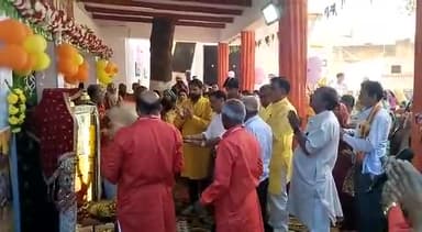 *आज हनुमान जन्मोत्सव के अवसर पर पूरे  कटनी शहर में हनुमंते बालाजी की जय जय कार की घूम मची हुई थी इस अवसर पर तमाम हनुमंत दरबार में हवन पूजा अर्चना करने का अवसर प्राप्त हुआ जिला इंटक परिषद के अध्यक्ष बीएम तिवारी महासचिव राजा जगवानी