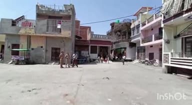 गढ़मुक्तेश्वर: गांव बक्सर में हनुमान जयंती पर निकलने वाली शोभायात्रा को लेकर संवेदनशील इलाकों की ड्रोन कैमरे से की जा रही निगरानी