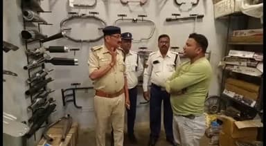 सिंगरौली: बैढन में पांच मॉडिफ़ाई बुलेट वाहनों पर यातायात पुलिस ने की कार्रवाई, यातायात पुलिस ने मॉडिफ़ाई बुलेट के निकाले साइलेंसर