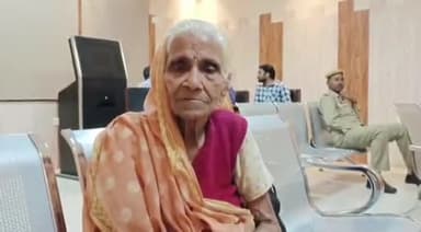 कानपुर: फीलखाना की बुजुर्ग महिला ने अपने बेटों पर लगाया प्रताड़ित करने का आरोप, डीएम से लगाई न्याय की गुहार