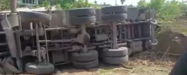 पटना ग्रामीण: फुलवारी शरीफ में दो ट्रकों की आमने-सामने हुई टक्कर में घर में घुसी एक ट्रक, सो रहा एक व्यक्ति और ट्रक चालक हुए घायल