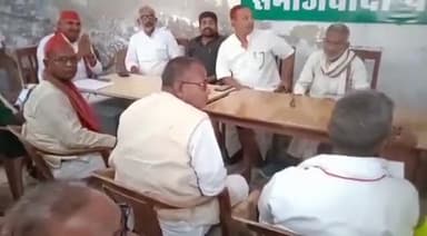 जौनपुर: ढालगर टोला के सपा कार्यालय पर नगर निकाय चुनाव को लेकर हुई बैठक, जिला अध्यक्ष राम अवध पाल ने की अध्यक्षता