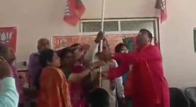 बड़गांव: श्यामा प्रसाद मुखर्जी मंडल ने शक्तिनगर स्थित बिलोचिस्तान भवन में मनाया भाजपा का स्थापना दिवस