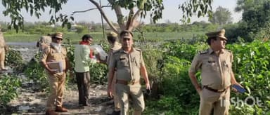 मीरगंज: फतेहगंज पश्चिमी में तालाब के पास झाड़ियों में मिला अज्ञात युवक का शव, पुलिस ने शव को पोस्टमार्टम के लिए भिजवाया