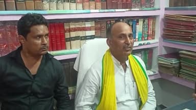 जनपद मिर्जापुर में प्रेस कॉन्फ्रेंस करते हुए राष्ट्रीय समाज पार्टी के प्रदेश अध्यक्ष चंद्रपाल जी।