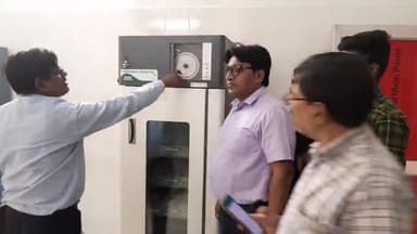 बेगूसराय: सदर अस्पताल स्थित दिनकर ब्लड बैंक का पटना से आए पर्यवेक्षक जेके कुमार ने किया औचक निरीक्षण, दिए कई निर्देश