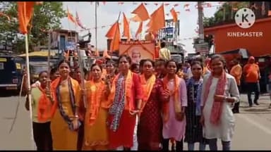 पतरातू: भुरकुंडा के रामनवमी मैदान में हनुमान जयंती के अवसर पर जुलूस का किया गया प्रदर्शन