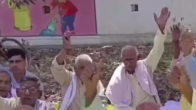 आलापुर: अंबेडकरनगर बीएसए कार्यालय पर बकाया मानदेय को लेकर सेवानिवृत्त शिक्षकों ने  प्रदर्शन कर जताई नाराजगी