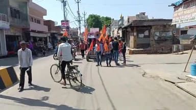 तिलहर: विश्व हिंदू परिषद ने हनुमान जन्मोत्सव के अवसर पर तिलहर नगर क्षेत्र में निकाली शोभायात्रा