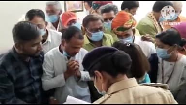 आगर: आगर जनपद सीईओ को पद से हटाने की मांग को लेकर जनपद अध्यक्ष ने जिला प्रभारी मंत्री को सौंपा ज्ञापन