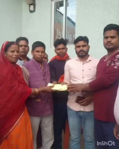 दारू: रामदेव ख़ैरिका में पीड़ित परिवार को सदर विधायक मनीष जायसवाल ने दी बीस हजार रुपये की आर्थिक सहायता