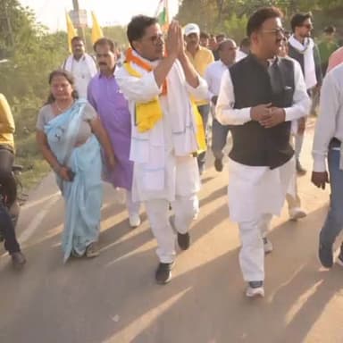 सोनपुर: जन सुराज पदयात्रा के दौरान गोपालपुर में एक सभा को संबोधित करते हुए प्रशांत किशोर ने कहा, जनता विकास के नाम पर दे वोट