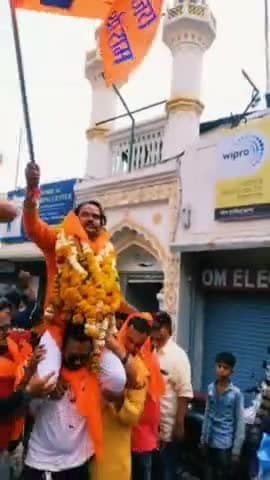 श्री हनुमान जी के जन्मोत्सव पर निकली एतिहासिक भगवा यात्रा हिन्दू भाई भरत सिलावट ने किया सभी का सम्मान जय श्री राम