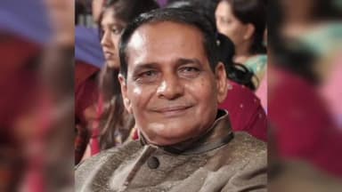 રાજકોટ પૂર્વ: જાણીતા બિલ્ડરે વ્યાજખોરોના ત્રાસથી આપઘાતનો પ્રયાસ કર્યો, કાલાવડ રોડ ખાતેની હોસ્પિટલમાં ખસેડી પોલીસે શરૂ કરી તપાસ