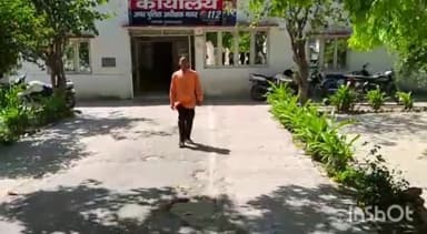 बुलंदशहर: खुर्जा जंक्शन से एसएसपी ऑफिस पहुंचकर रिश्तेदारों पर लगाया मारपीट का आरोप, एसपी से लगाई न्याय की गुहार