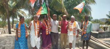 ಮುಂಡರಗಿ: ಅತ್ತಿಕಟ್ಟಿ ಗ್ರಾಮದಲ್ಲಿ ಬಿಜೆಪಿ ಸಂಸ್ಥಾಪನ ದಿನಾಚರಣೆ