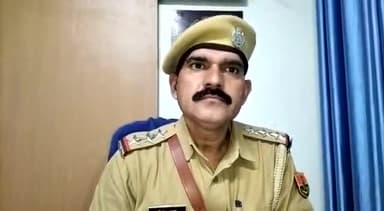 अलवर: सदर थाना पुलिस ने विभिन्न मामलों में वांछित चल रहे ₹2000 के इनामी बदमाश को कारोली ग्राम से किया गिरफ्तार